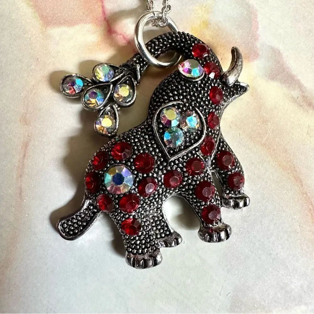 Silver tone rhinestone elephant pendant necklace